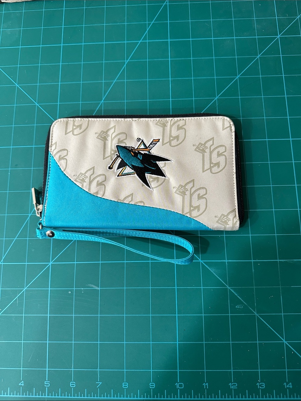 ❤️ 5/$25 San Jose Sharks Teal and Gray Wristlet Wallet